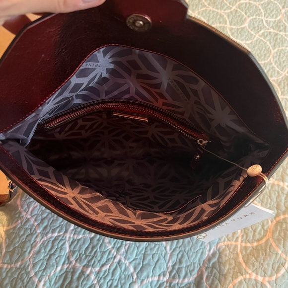 Trina Turk ted shimmer clutch/wristlet - Picture 2 of 4